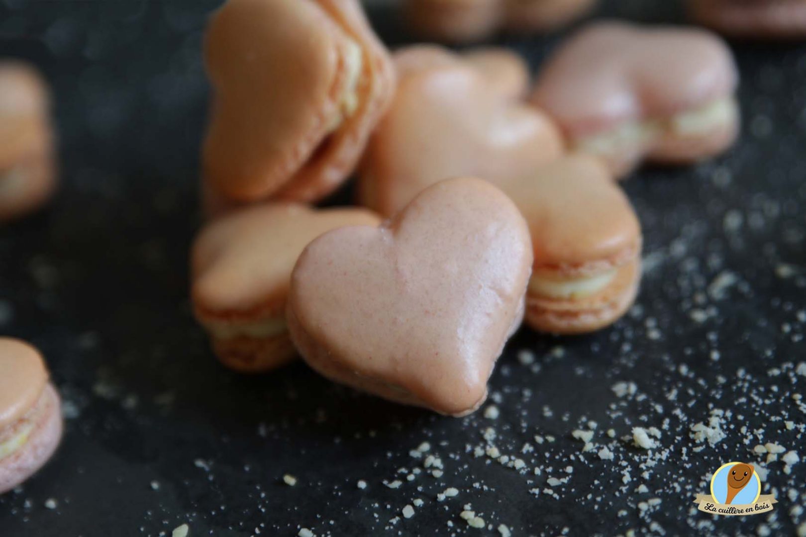 macarons framboise/bergamote en forme de coeur... il y a de l'amour dans l'air!