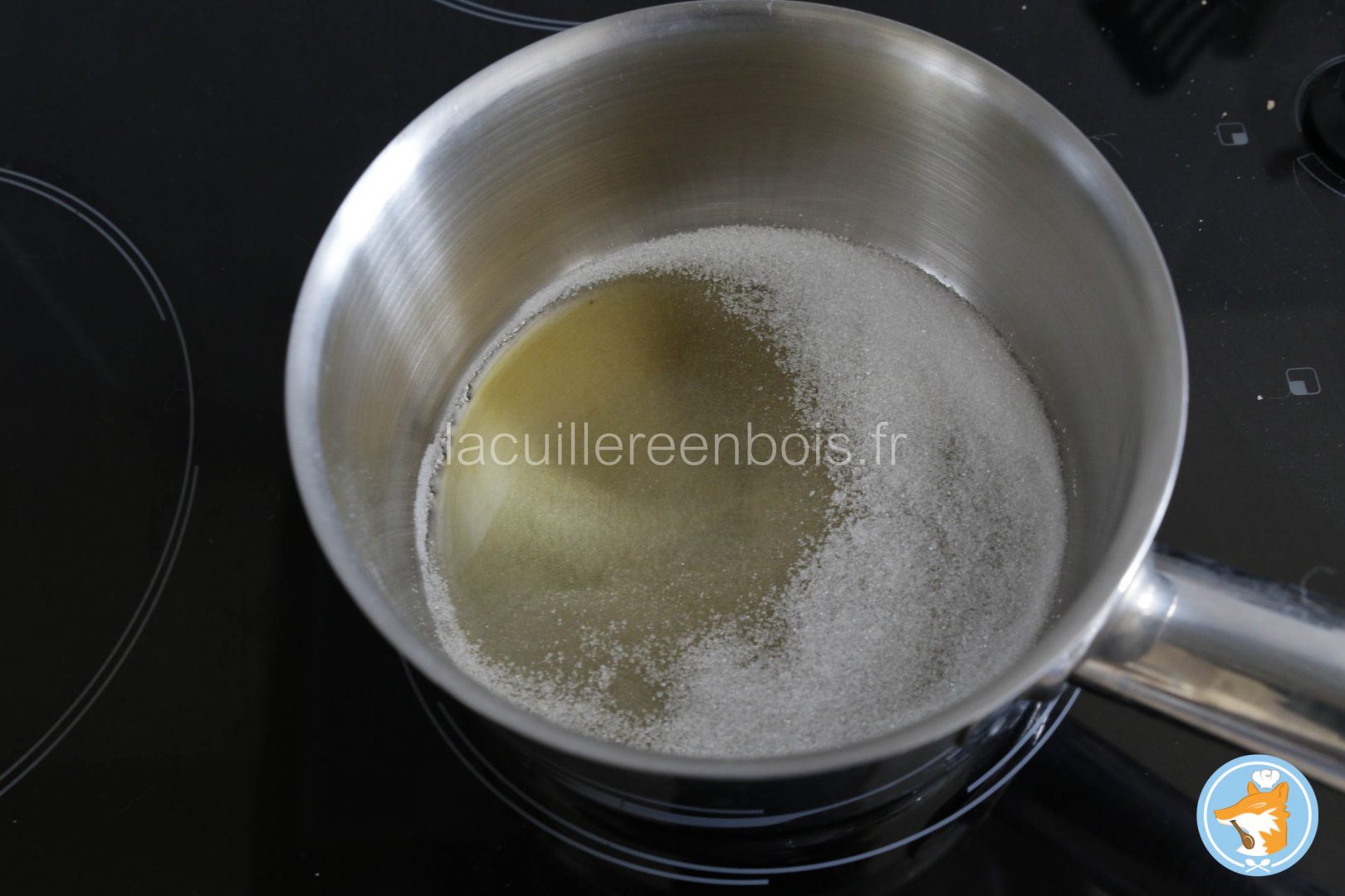 préparation du caramel au beurre salé pour garnir les macarons 