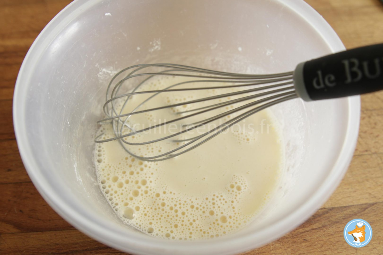 crème pâtissière troisième étape: ajouter le lait bouillant