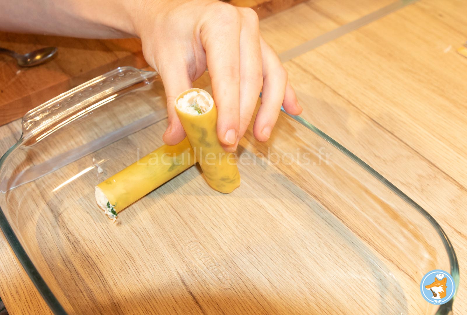 Réalisez sans peine chez vous de delectables cannelloni fourrés à la ricotta, aux cèpes et aux épinards- etape 10-2 fourer les cannelloni