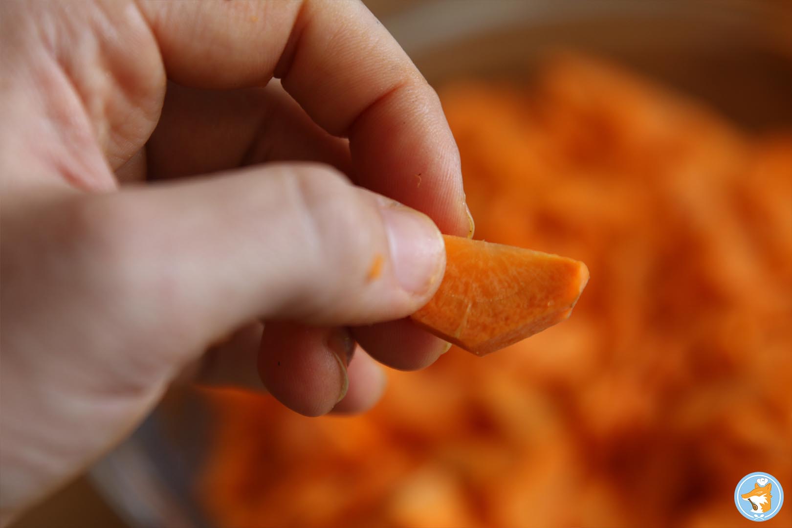 Coupez vos carottes en petits morceaux, de cette manière, les carottes vapeur cuiront plus vite.