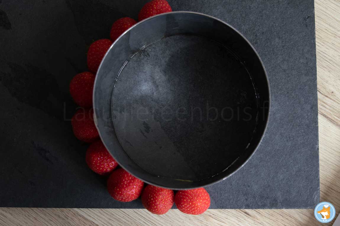Grâce à cette recette de fraisier, vous saurez exactement de combien de fraises vous aurez besoin pour décorer tout votre fraisier